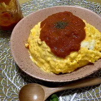 Snapdishの料理写真:手作りケチャップのオムライス🍅|はるさん