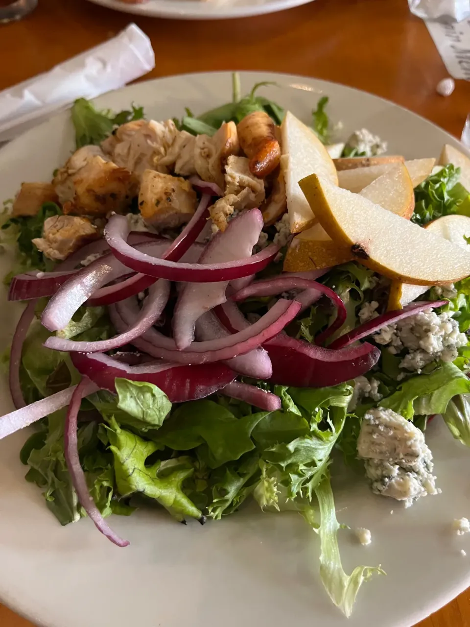 Snapdishの料理写真:Grilled pear, chicken & bleu cheese salad|ReallyRosieさん