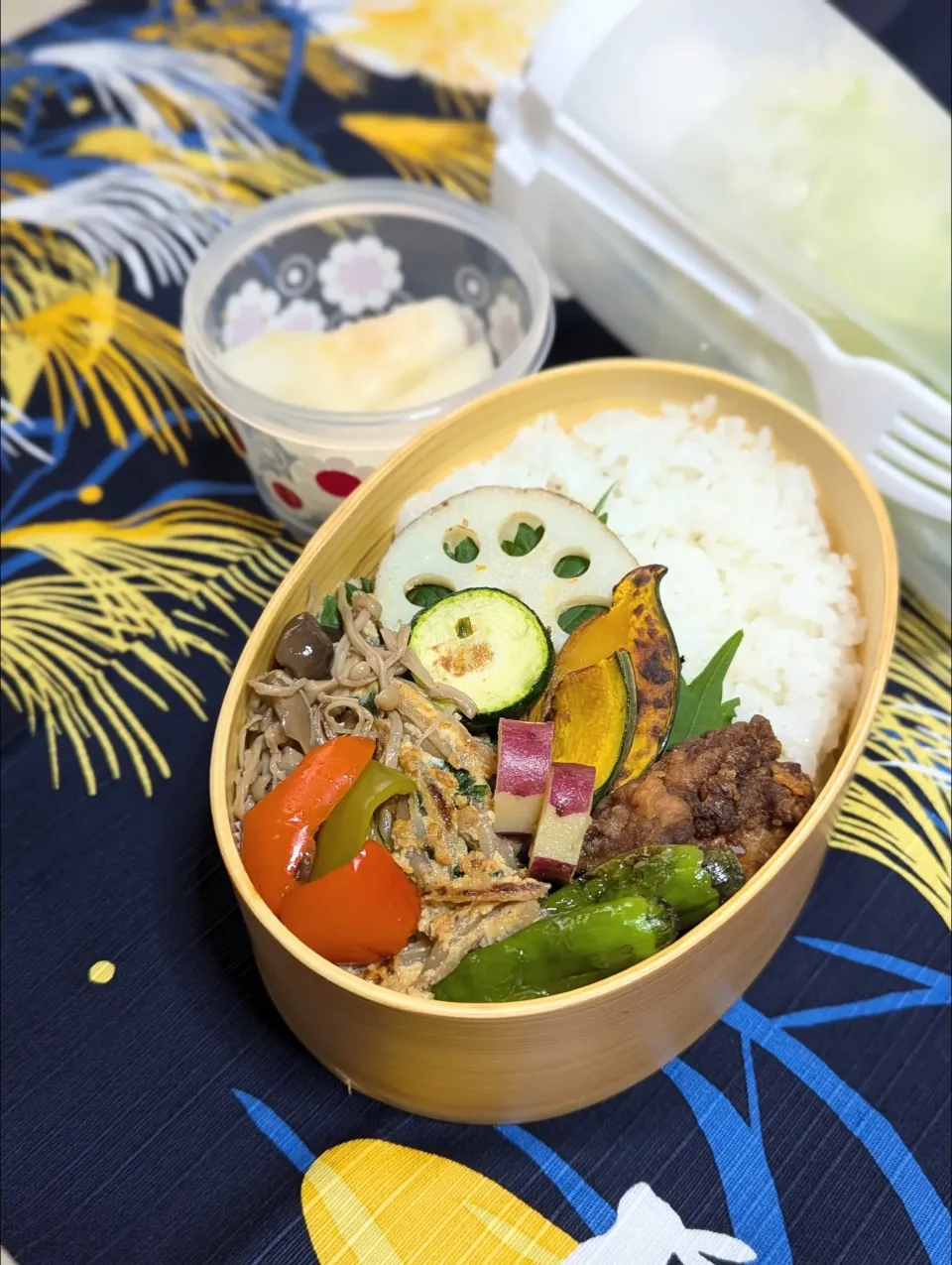 本日のお弁当〜黒唐揚げ弁当〜|f.1125beさん