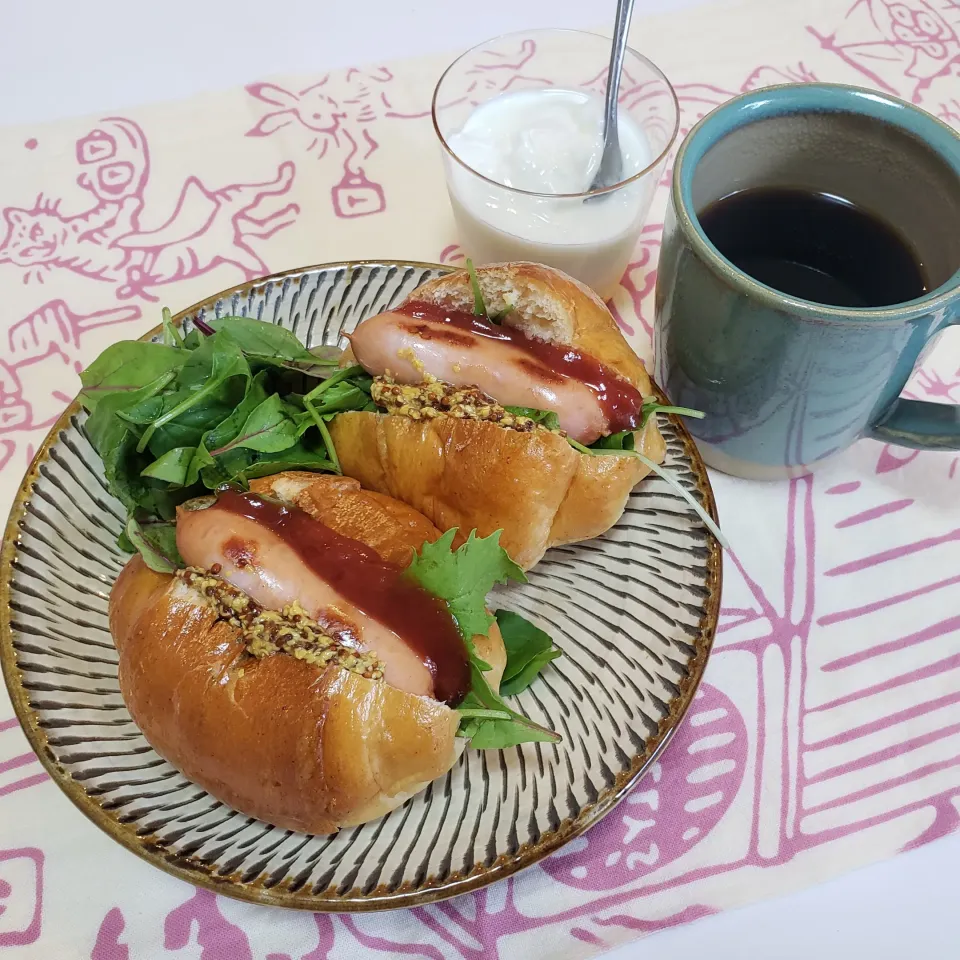 ひとり暮らしの休日朝ごはん　ミニホットドッグ|keeijnsさん