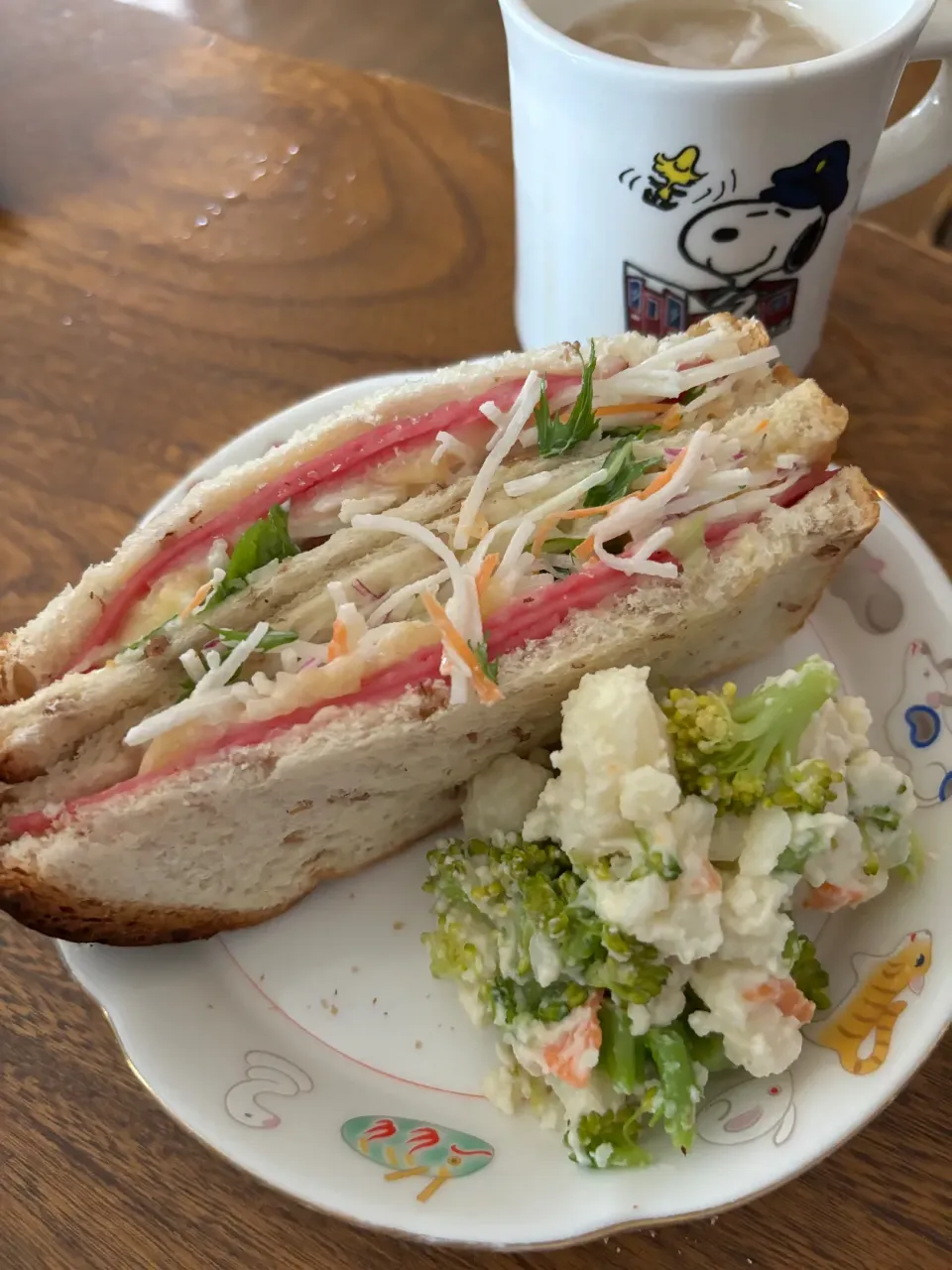 大根サラダとソーセージのサンドとポテトサラダ|たつかばさん