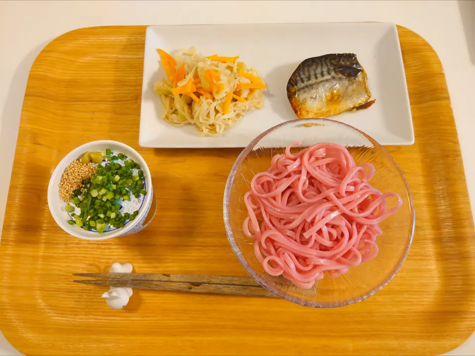 今日の昼食　梅うどん、切り干し大根煮物、焼き鯖|pinknari🐰🌈さん