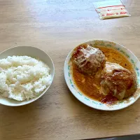 Snapdishの料理写真:レンジで煮込みハンバーグ|りょうさん