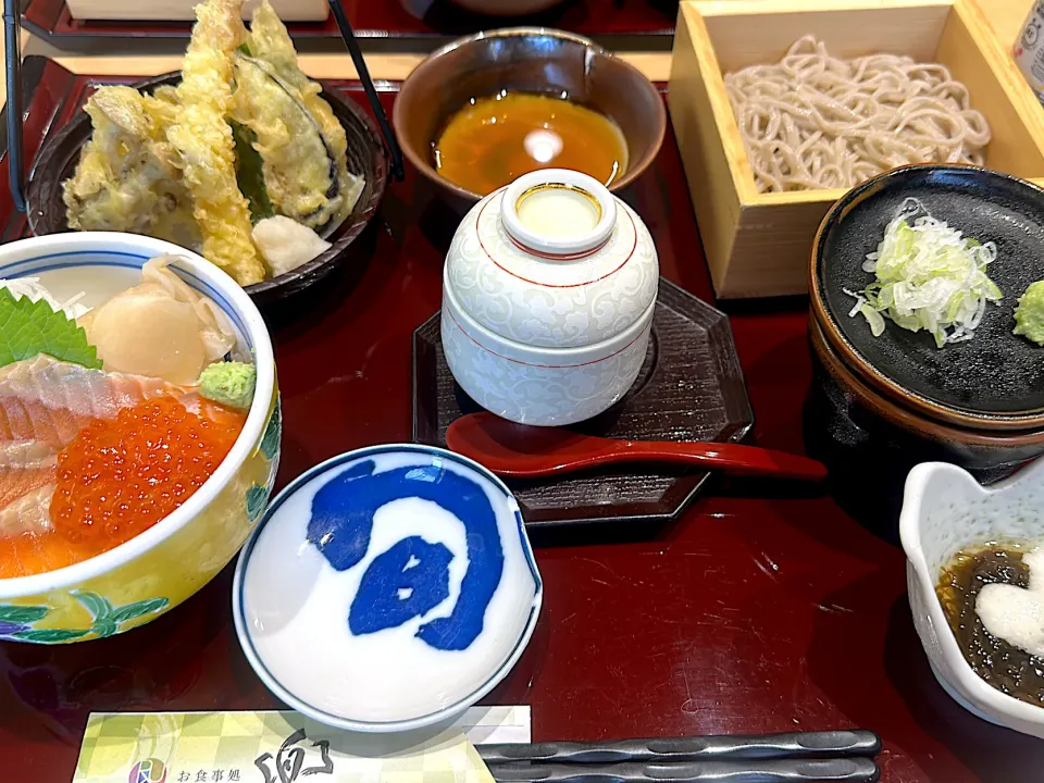 お楽しみ御膳　ミニ鮭いくら丼|スーケーさん