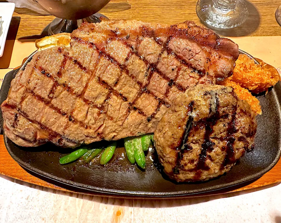 サーロインステーキ300g、ハンバーグ120g、エビフライ、ライスセット🥩|buhizouさん