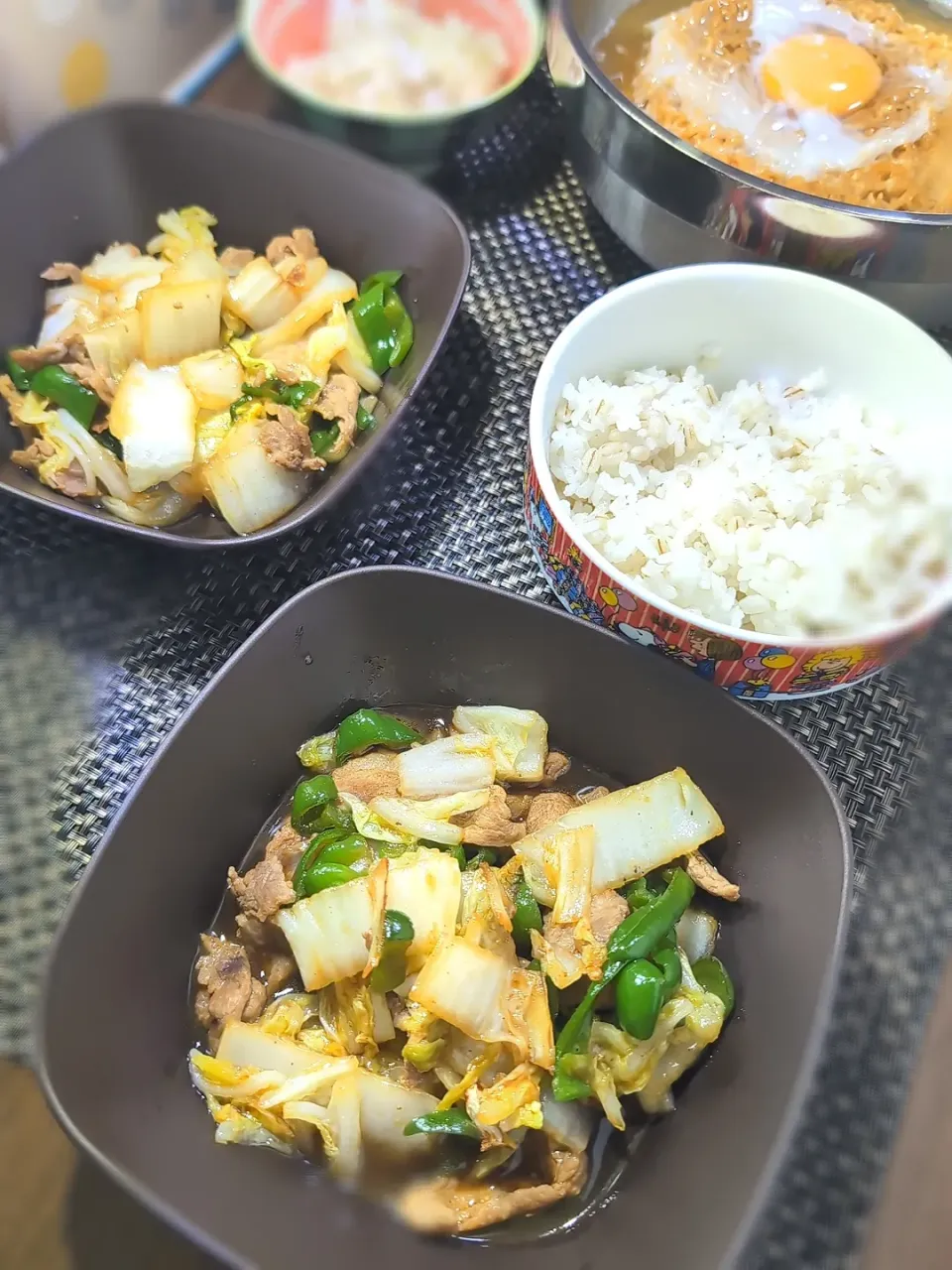 Snapdishの料理写真:豚肉と白菜とピーマンの炒め＆チキンラーメン|テケテケさん