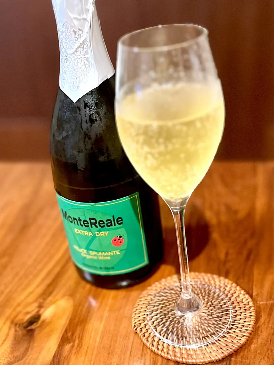 Snapdishの料理写真:モンテレアーレ フェリーチェ🇮🇹 MonteReale Felice Spumante Organic Extra Dry🍾|アッコちゃん✨さん