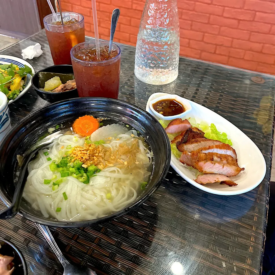 Lemongrass pork neck noodle soup|skyblueさん