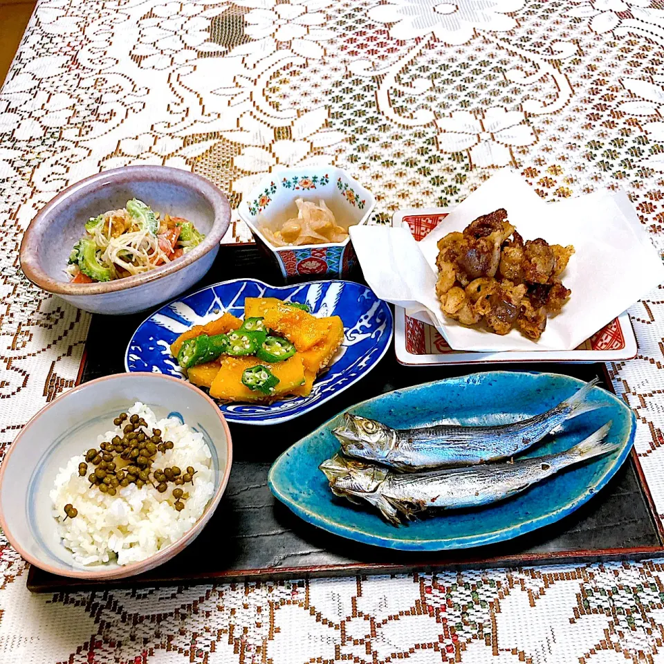 grandmaの晩ごはん☆ 今夜は砂肝のニンニク炒め…ゴーヤと春雨､クルミ、トマトのサラダ…
カボチャ🎃とオクラのごま和え…酢玉ねぎ…めざしを焼きました
相撲を観ながら頂きます|kaoriさん