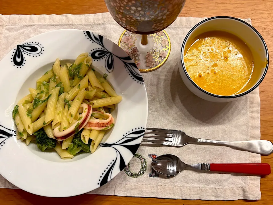 Snapdishの料理写真:イカ🦑とアオサのクリームパスタ🍝とパンプキンがスープ🍲|keikoさん