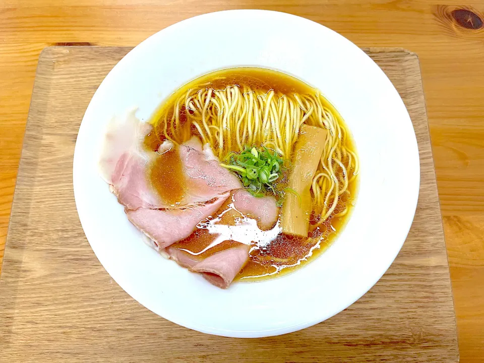 Snapdishの料理写真:らぁ麺IZANOW 丸鷄醤油らぁ麺🍜|ゆかりさん