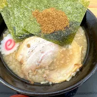 Snapdishの料理写真:豚骨醤油ラーメン　海苔トッピング|スーケーさん