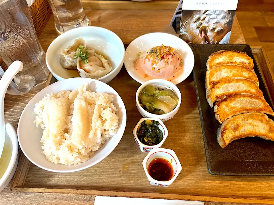 Snapdishの料理写真:香草香る小海老水餃子と醤油糀入焼き餃子定食|れりさん