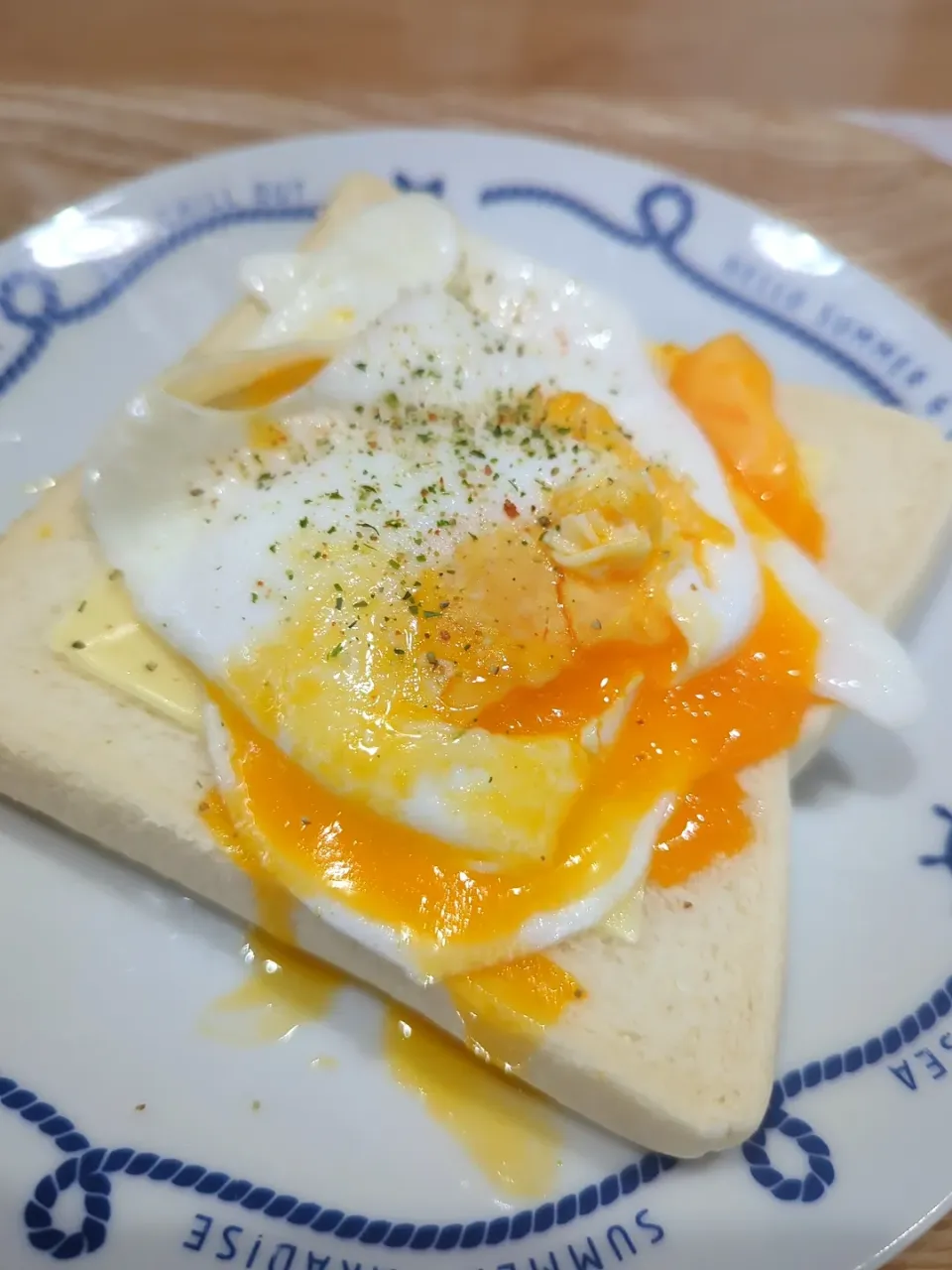 Snapdishの料理写真:大失敗💦目玉焼きトースト😅|みぽりん♪さん