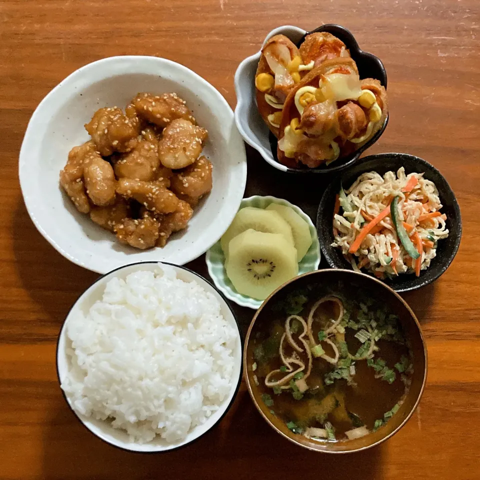 主食　白ごはん
主菜　旨ダレ唐揚げ🅿️
副菜　切り干し大根のマヨポンサラダ🅿️
副菜　ハート型トースト🅿️
汁物　わかめの味噌汁
小鉢　キウイ|...さん