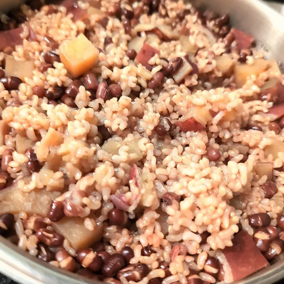 発芽玄米で小豆お芋ご飯🍠／玄米ご飯はさくたえちゃんから教えてもらってずっと同じ作り方|チョコさん