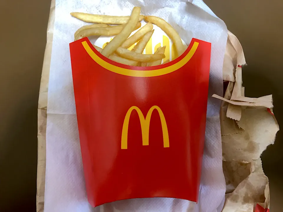 Snapdishの料理写真:マクドナルド マックフライポテト(L)(ハーフ)|ばーさんさん