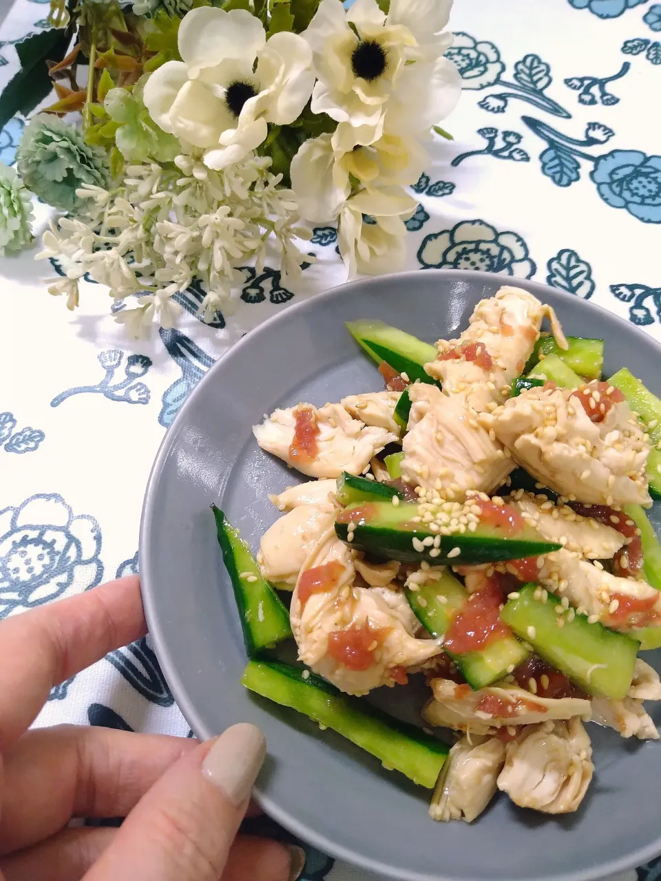 おかちさんの料理 鶏ささみと香味野菜のうめポンサラダ🥗 ͛.*|fumiさん