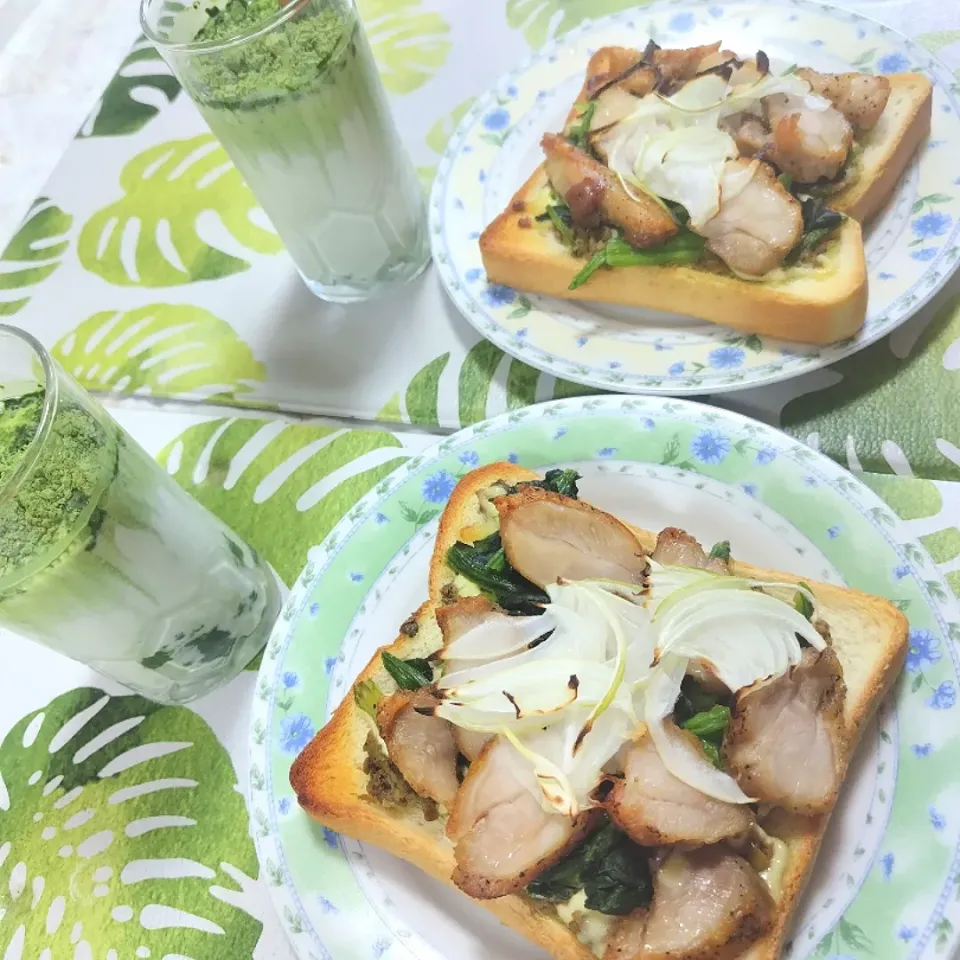 Snapdishの料理写真:オリーブブルスケッタソースチキンのオープンサンドLunchです🍀|rikako♪。.:＊さん