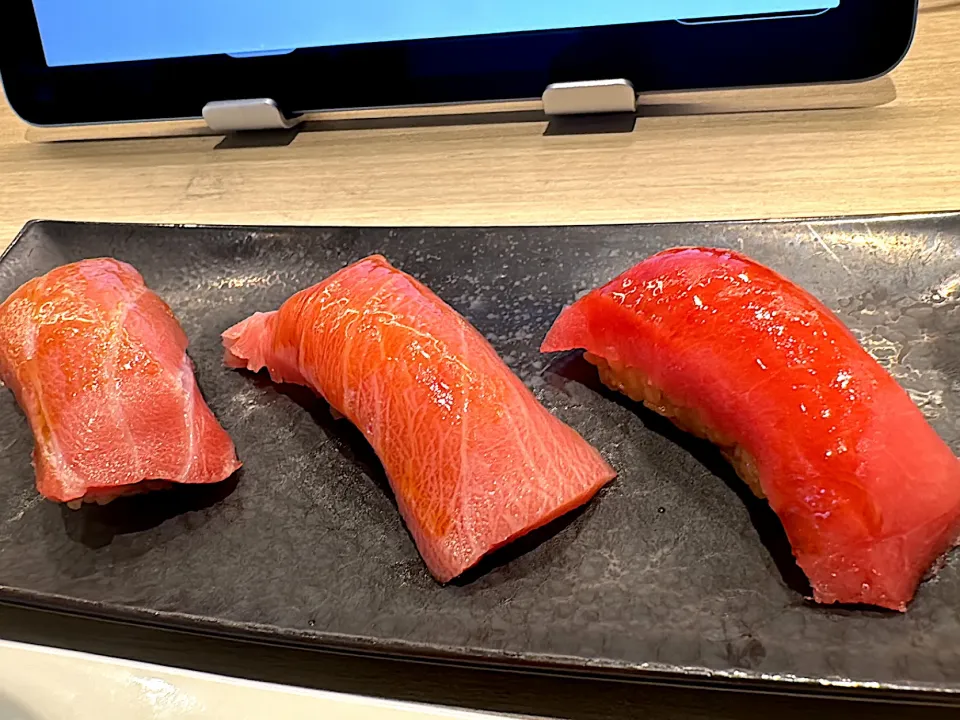 Snapdishの料理写真:究極！本マグロづくしTORA熟成鮨と炙り鮨　自由が丘店|あべたかひろさん