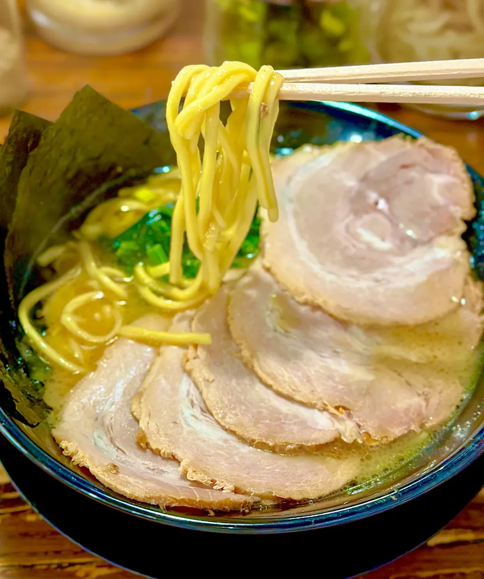 大阪で食べる横浜家系ラーメン🍜|にゃあ（芸名）さん