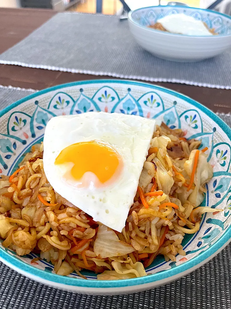 目玉焼きのせ焼きそばめし|きなこさん