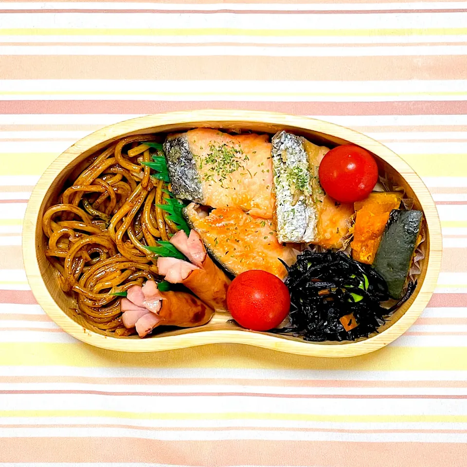 Snapdishの料理写真:鮭のムニエル弁当|さくらんぼさん