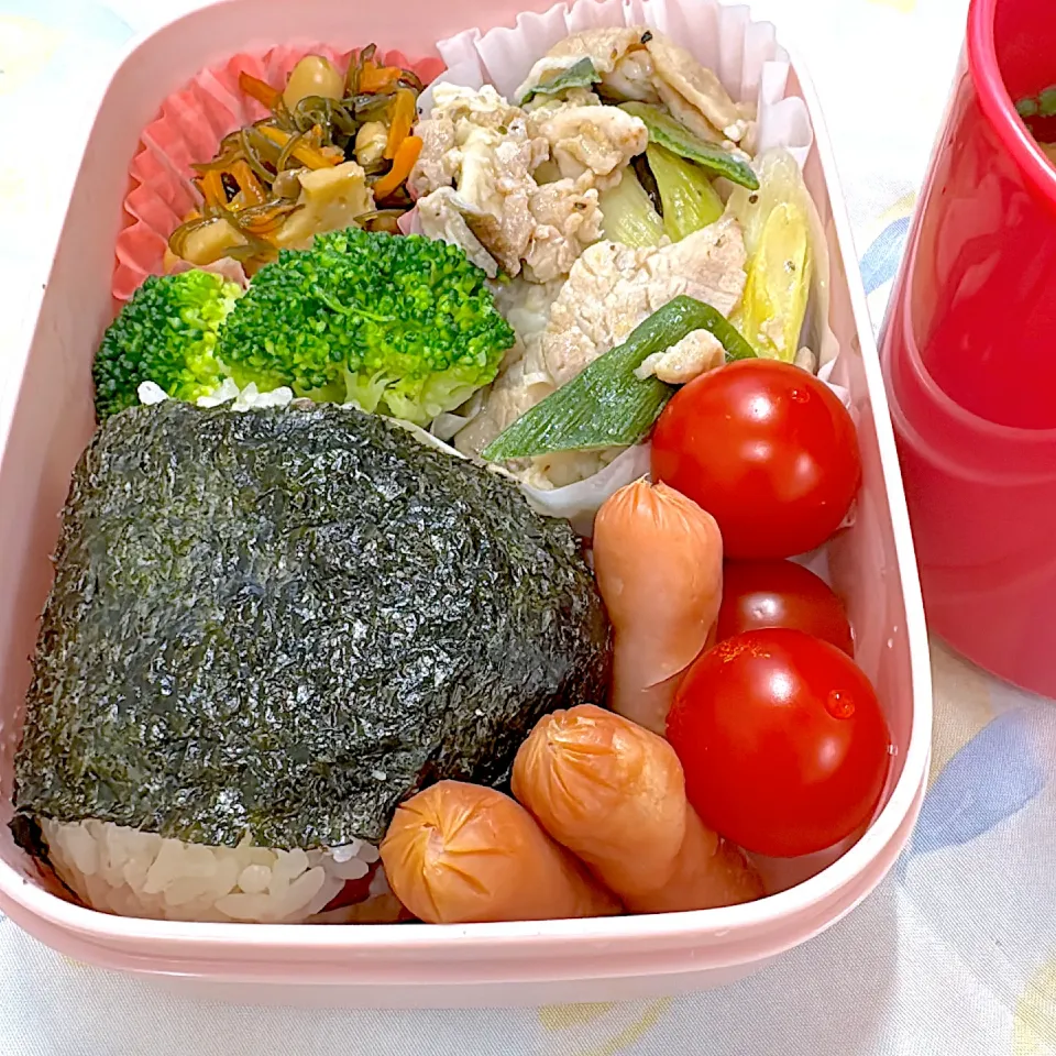 Snapdishの料理写真:ネギと豚肉の塩炒め弁当|ゆっきーさん