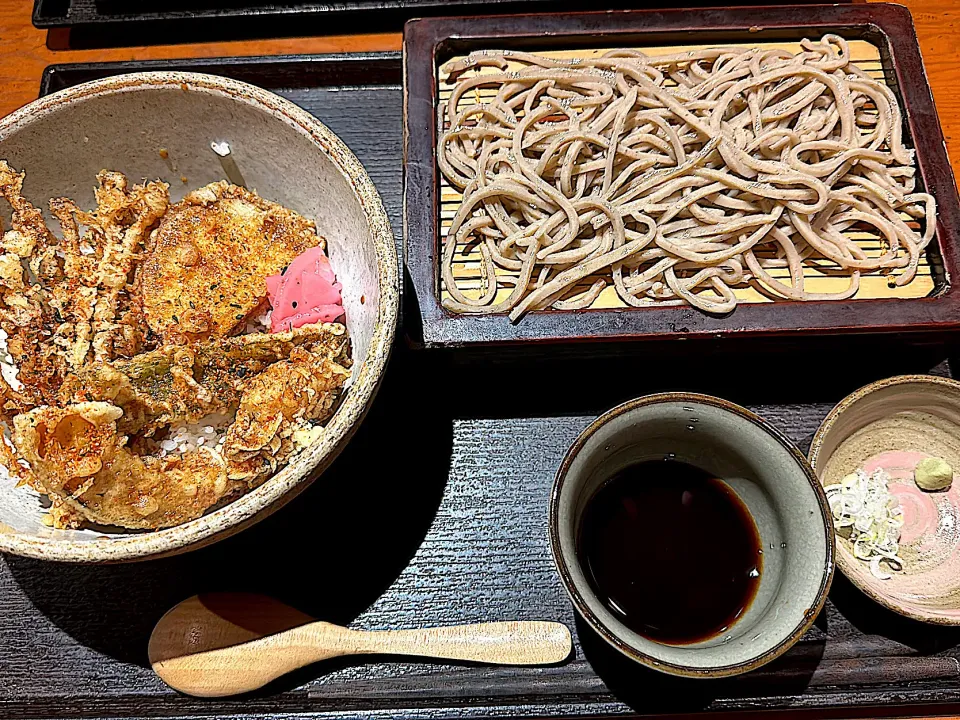 Snapdishの料理写真:十割蕎麦と天丼|玉川 敦さん