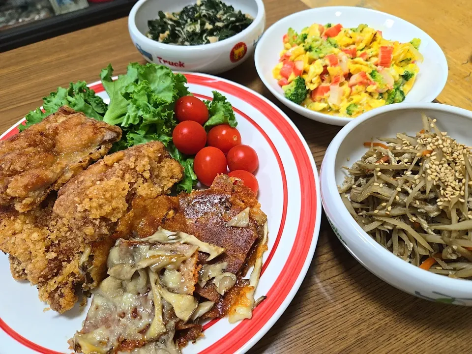 鶏ももの竜田揚げ・きんぴらごぼう・おかわかめのポン酢・卵とブロッコリーの炒めサラダ🌺|chiyukiさん