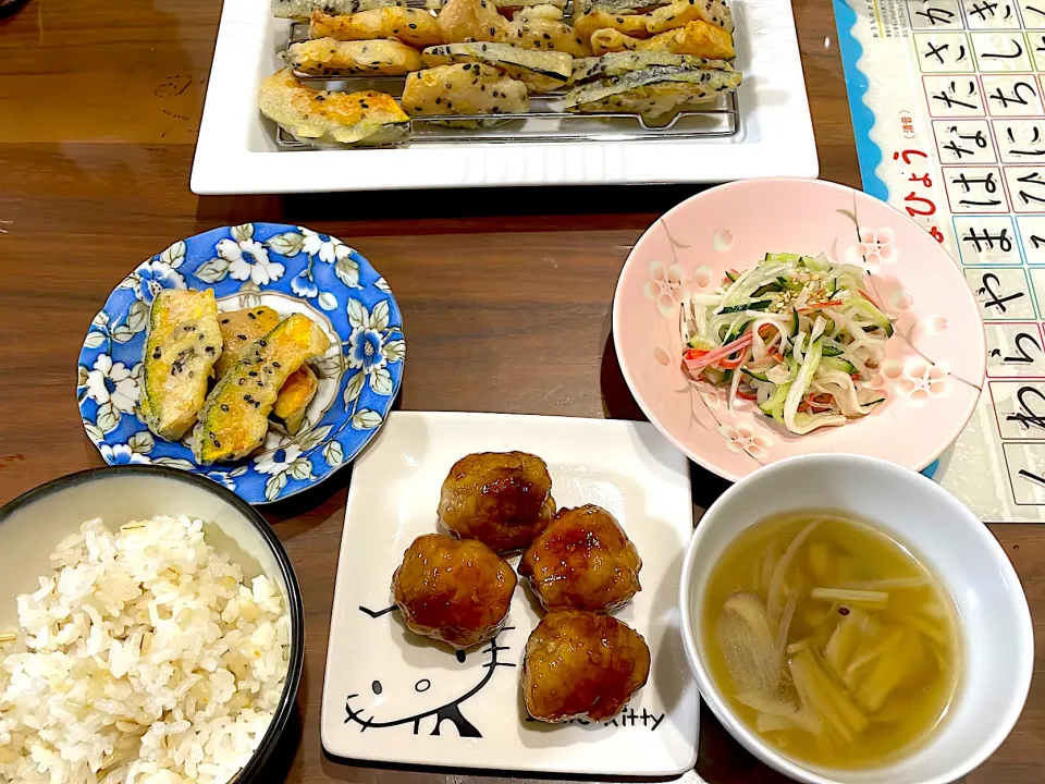 Snapdishの料理写真:豚ロース団子の照り焼き　きのこのスープ　大根ときゅうりの三色ナムル　かぼちゃのごま塩天ぷら|おさむん17さん