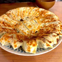 Snapdishの料理写真:手作り焼き餃子🥟|kateさん