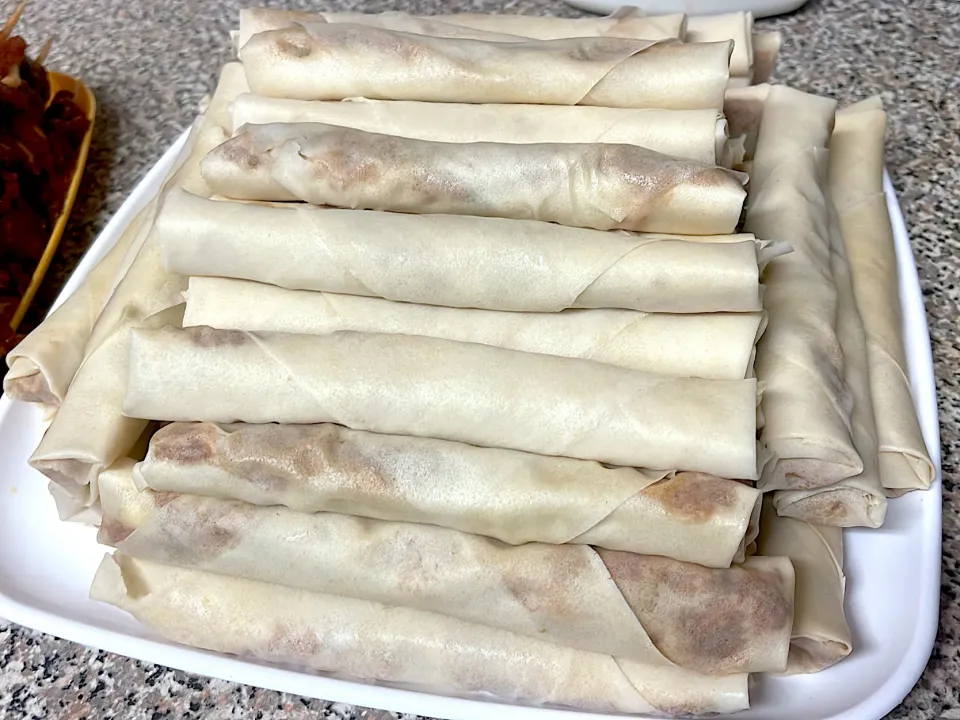 How to wrap a lumpia|Marnelli Dela Cruz Hollandさん