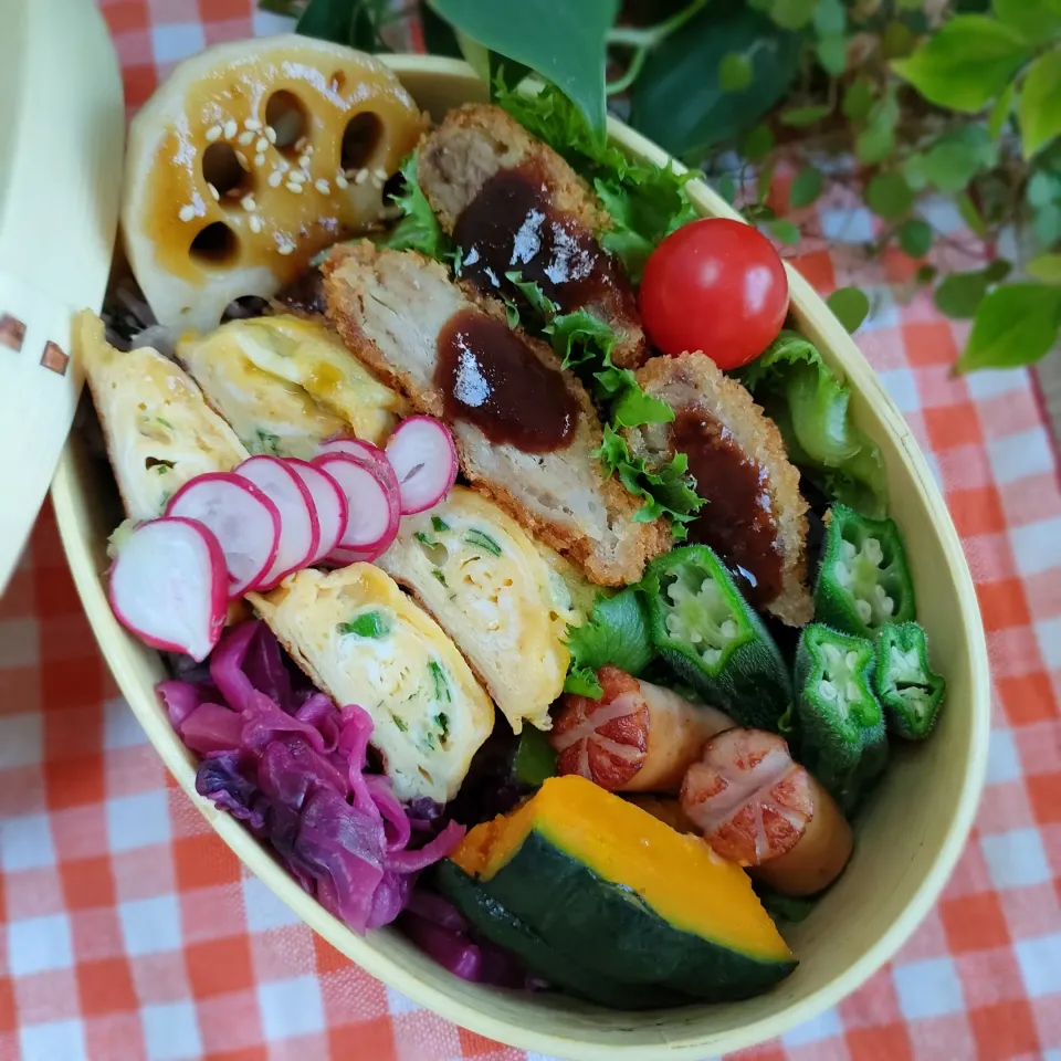 今日のわっぱご飯

ヒレカツ弁当
　ヒレカツ
　だし巻き玉子
　シャウエッセン

美味しくできました✨|ふかふかごはんさん