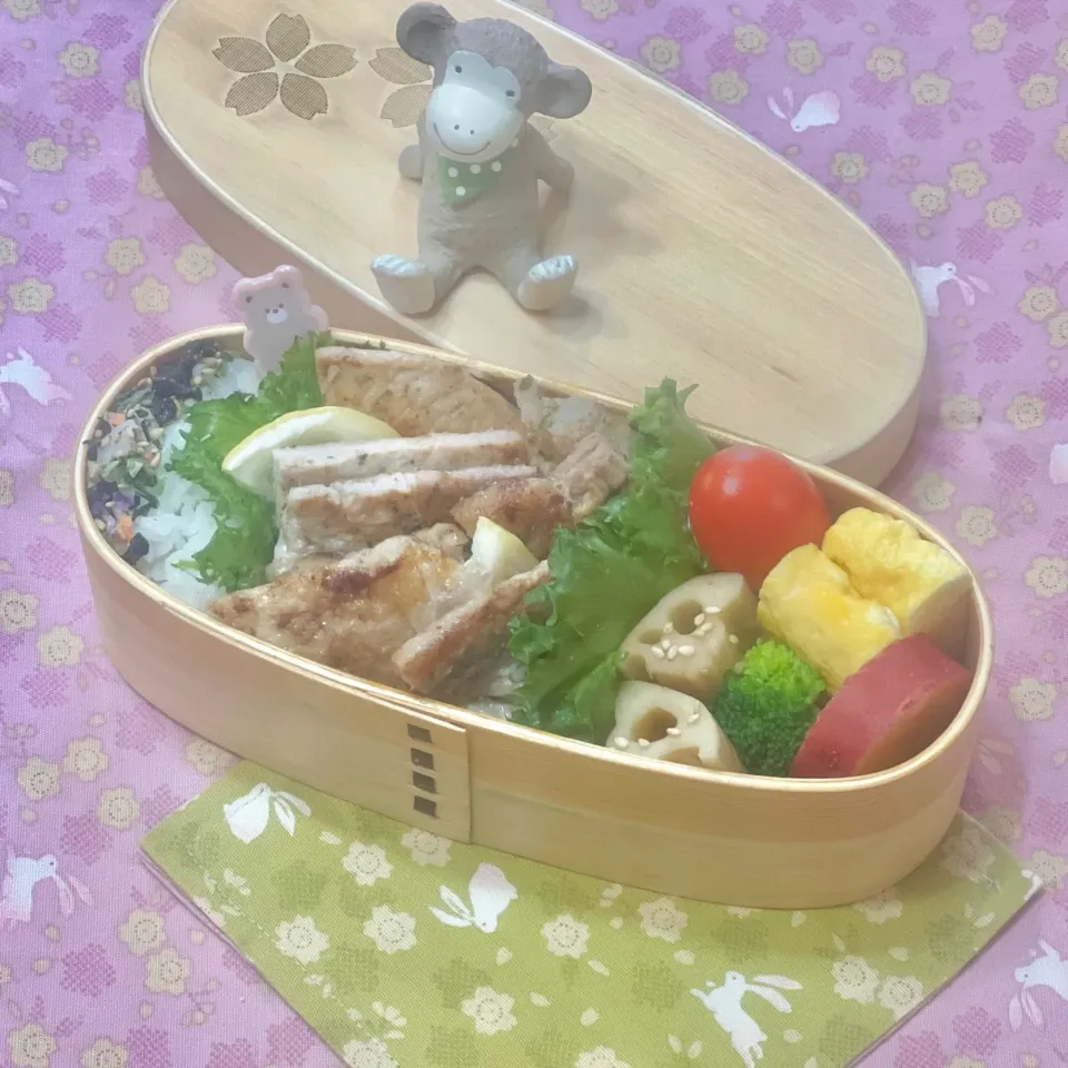 Snapdishの料理写真:豚ロースのバジソルソテー☘️の💙ちゃんお弁当　9/19木|sweet homeさん