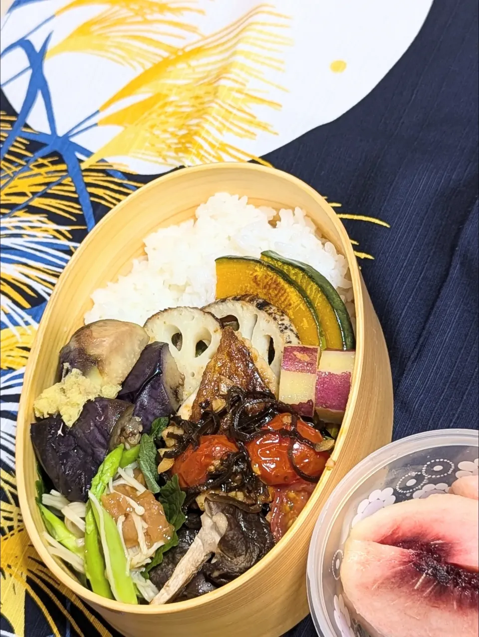 Snapdishの料理写真:本日のお弁当〜鯛の鯛のポアレ塩昆布レモン弁当|f.1125beさん