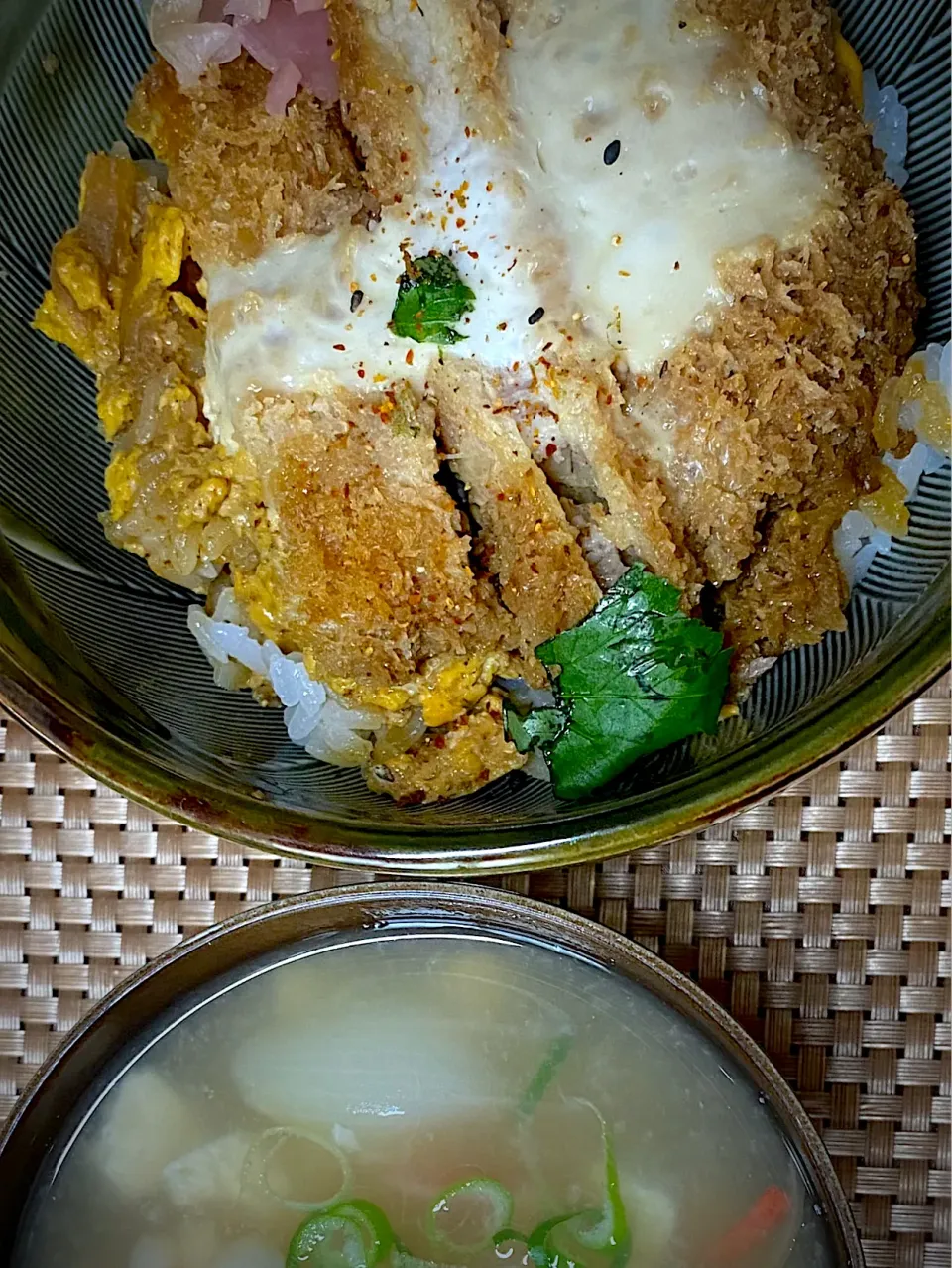 かつ丼|すくらんぶるえっぐさん