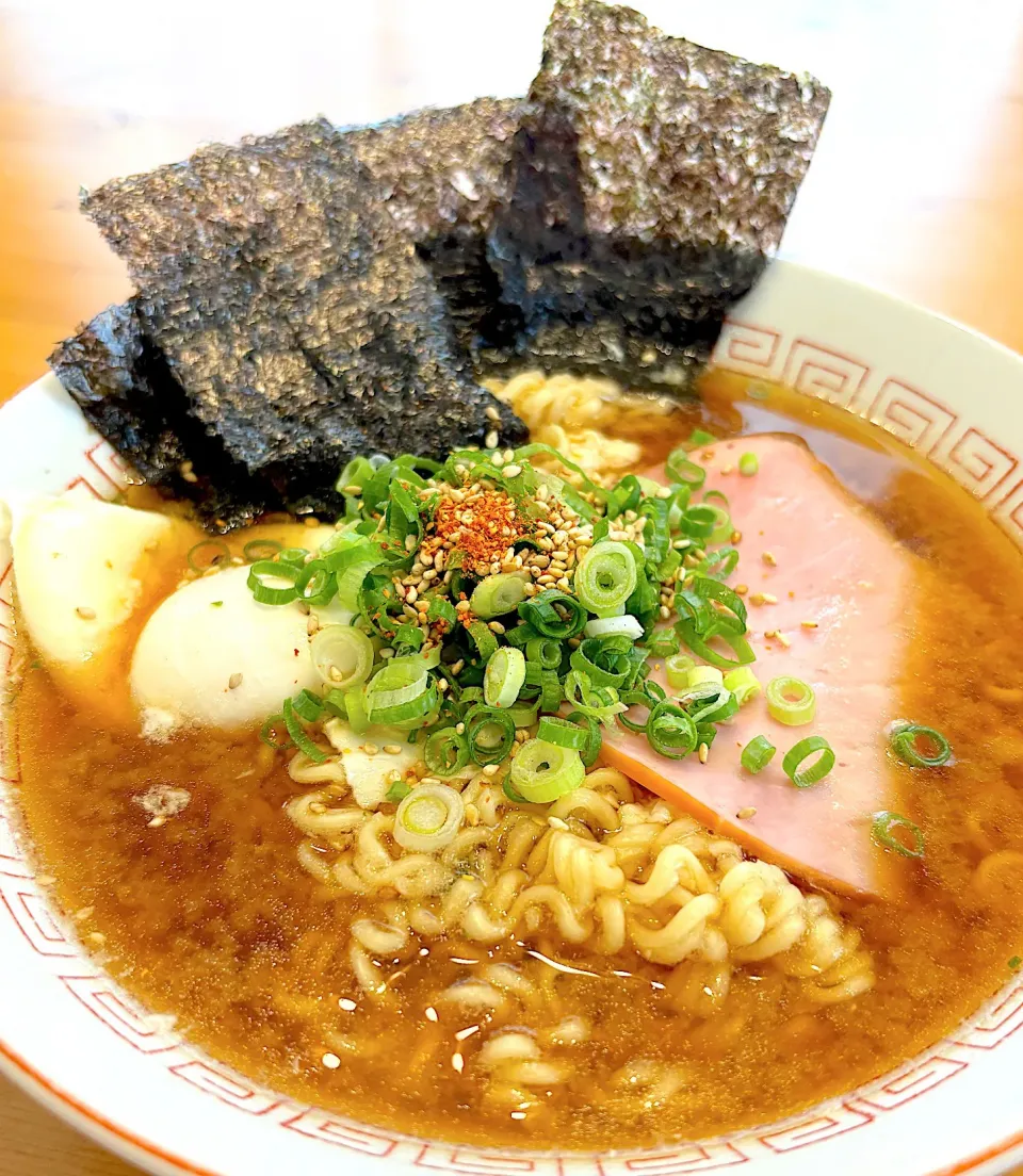 Snapdishの料理写真:サッポロ一番みそラーメン 正統派アレンジ|Kouji  Kobayashiさん