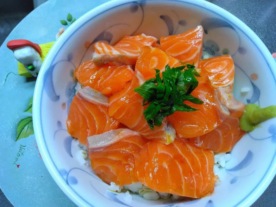 サーモンぶつ切り丼|ひとみさん