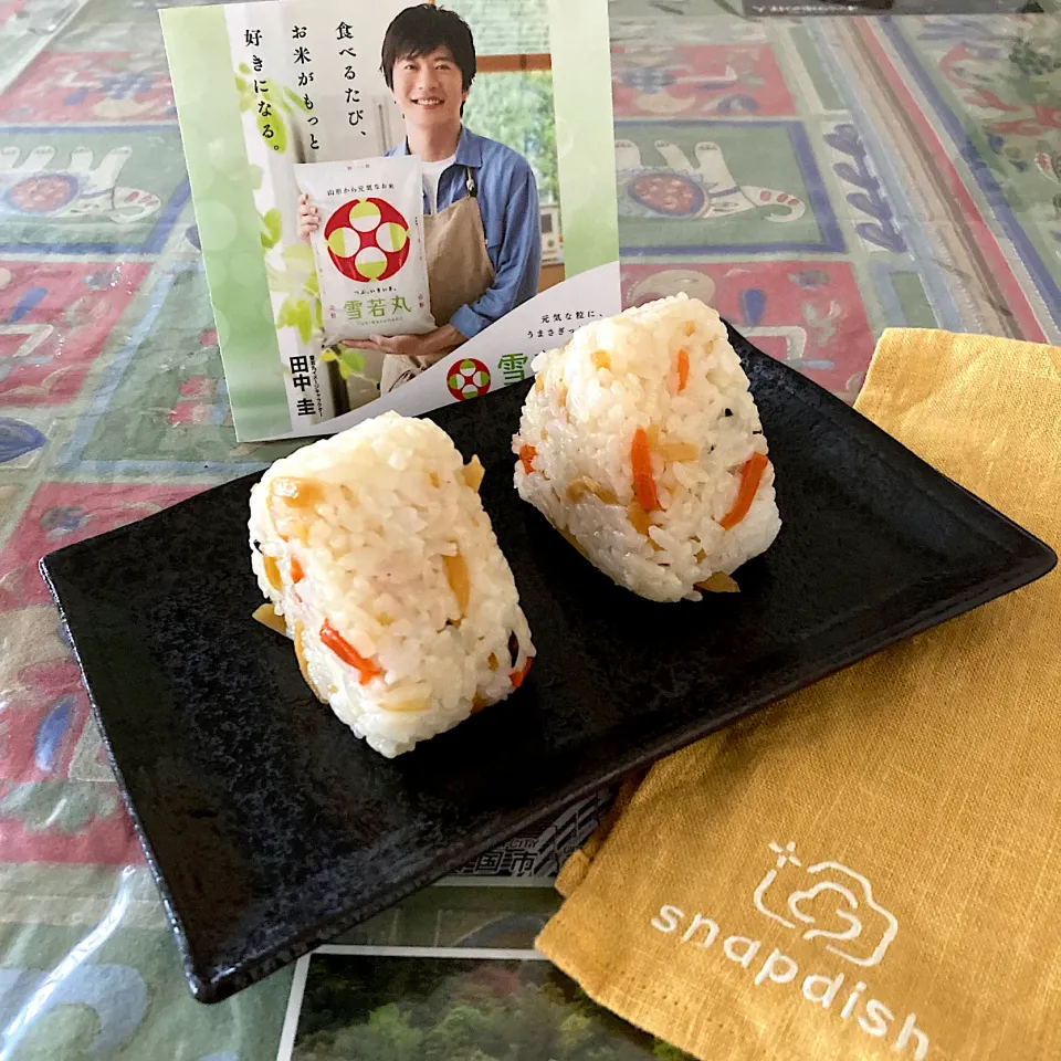 Snapdishの料理写真:「雪若丸」で混ぜご飯のおにぎり！|Emiさん