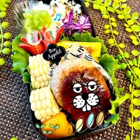 Snapdishの料理写真:高校生お孫ｸﾝお弁当︎💙  ﾊﾝﾊﾞｰｸﾞ弁当🥳