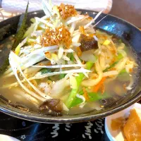 Snapdishの料理写真:楽食中華孝　週替り野菜塩ラーメンブラックペッパーの香り|BOOさん