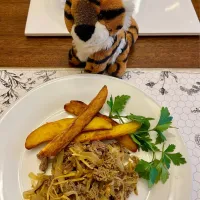 2024/9/20 英印式牛肉と玉ねぎのいためもの、ポテトチップ添え Anglo-Indian Beef