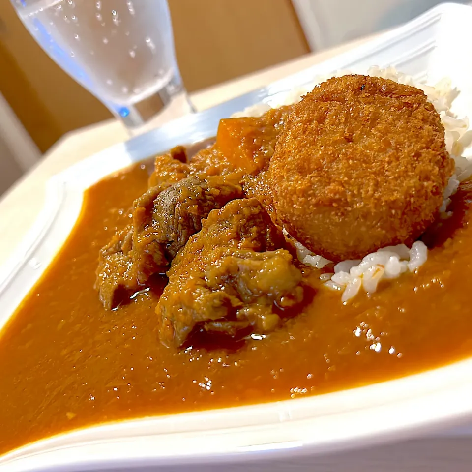 牛すじカレーコロッケのせ|harukaさん