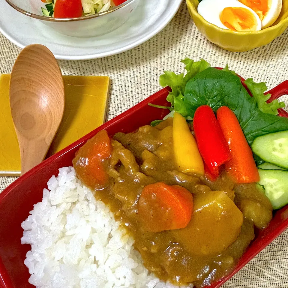 カレーとお野菜とゆでたまご|にゃっきさん