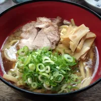 がっつり系極太麺のラーメン