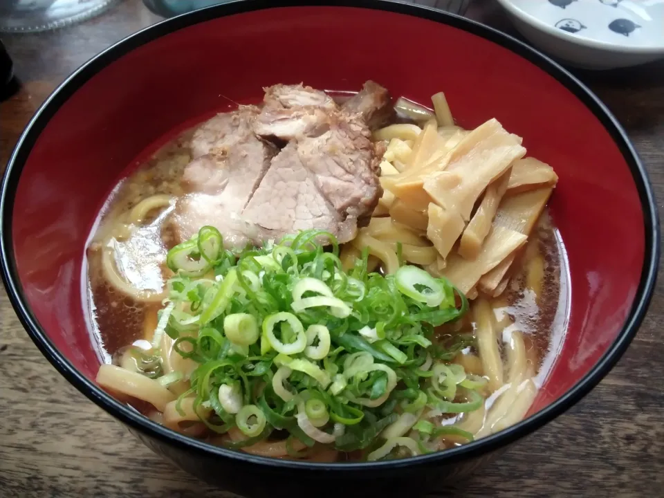 Snapdishの料理写真:がっつり系極太麺のラーメン|にんにくと唐辛子が特に好き❤️(元シャリマー)さん