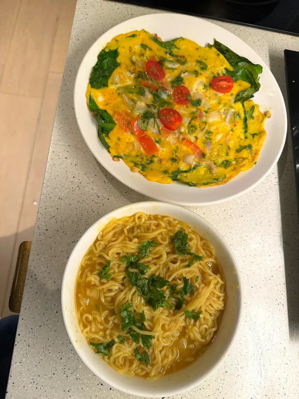 Snapdishの料理写真:Noodles 🍜 With Spinach Egg Omlette|AN72さん