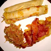 Crepes, homemade corned beef hash and bacon|J Annさん