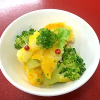 Snapdishの料理写真:🥔じゃがいも🥔と🥦︎ブロッコリー🥦︎の           サブジ風|Kimiyoshi Anzaiさん